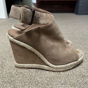 Vince Suede Wedge/sz 38.5
